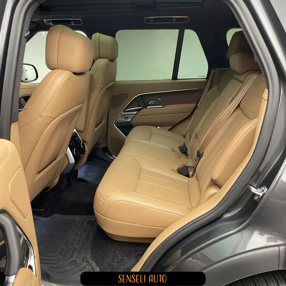 2025 Land Rover Range Rover SE P550e