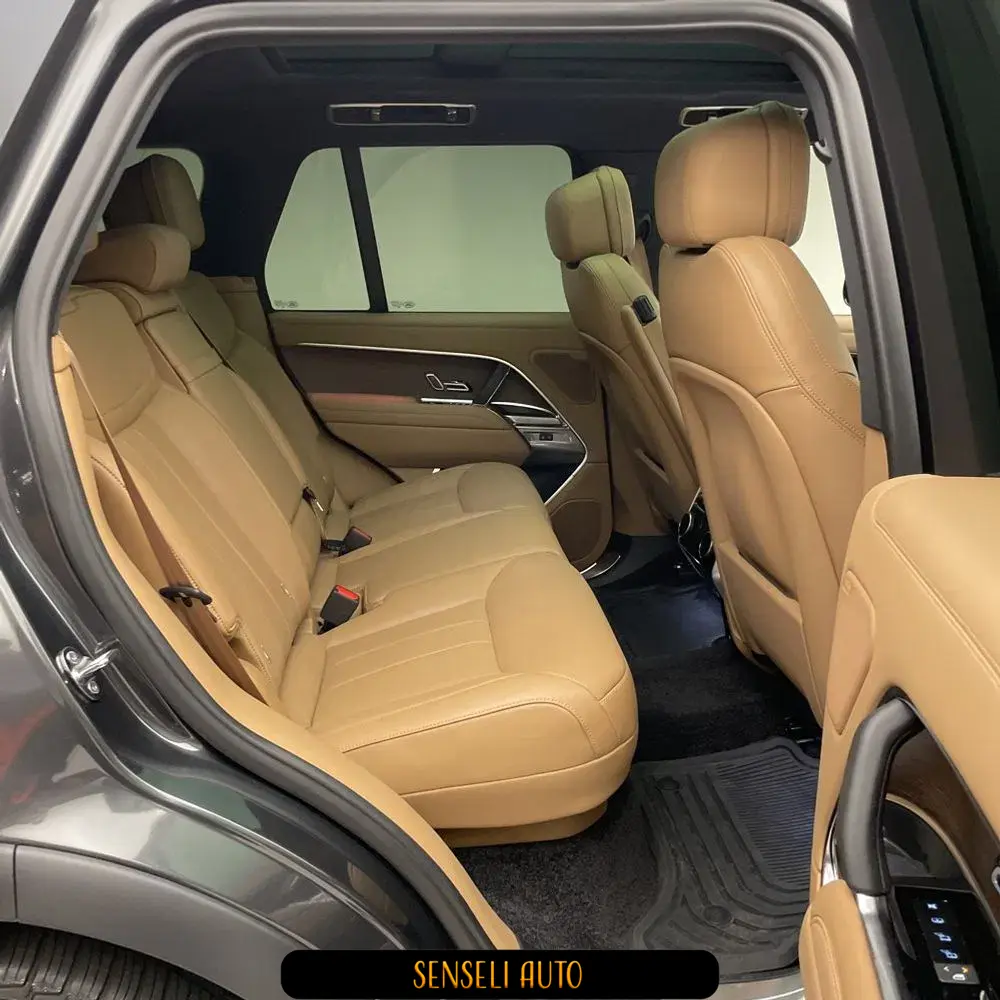 2025 Land Rover Range Rover SE P550e