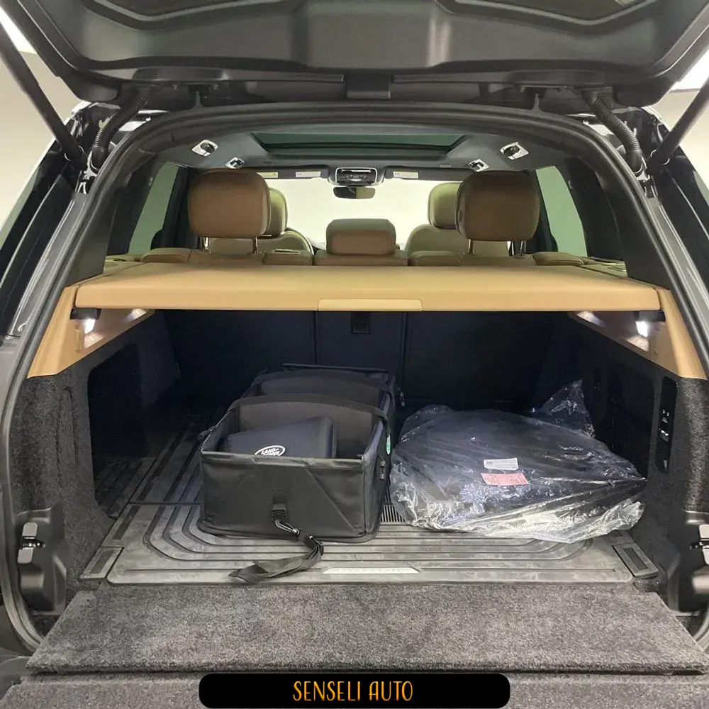 2025 Land Rover Range Rover SE P550e