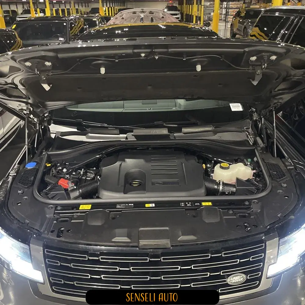 2025 Land Rover Range Rover SE P550e