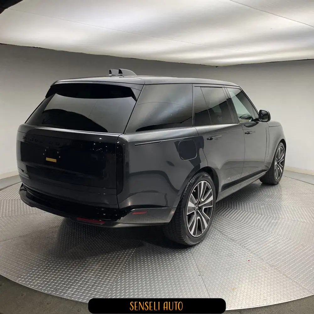 2025 Land Rover Range Rover SE P550e