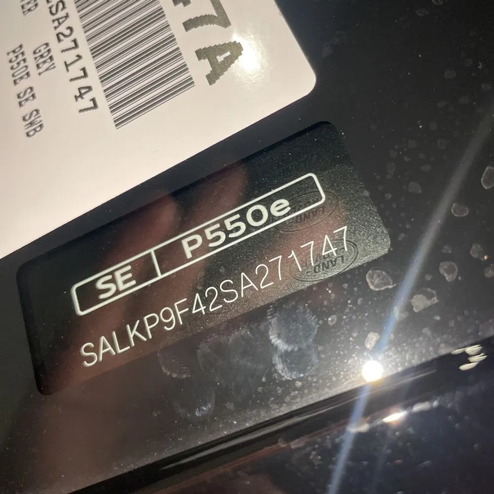 2025 Land Rover Range Rover SE P550e