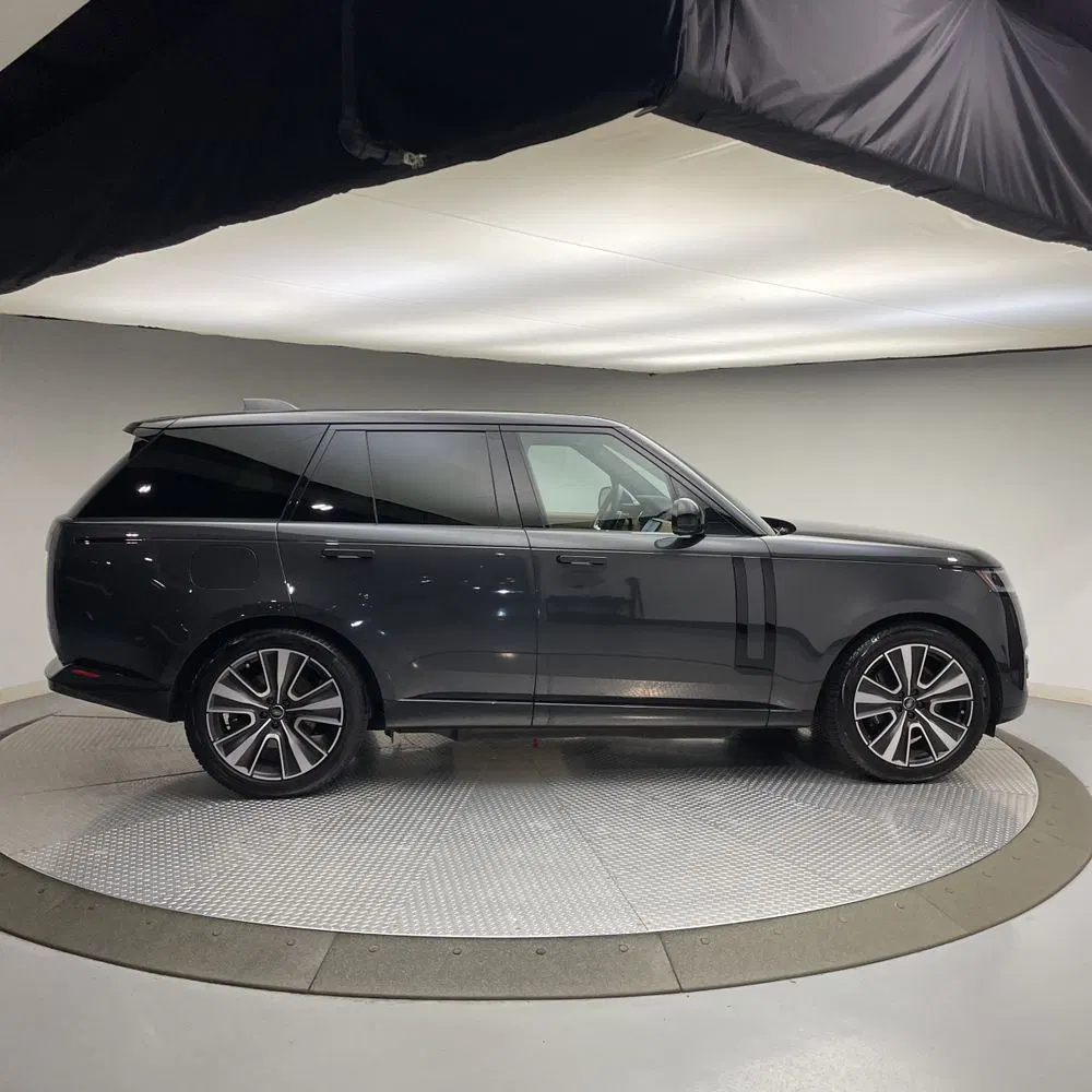 2025 Land Rover Range Rover SE P550e
