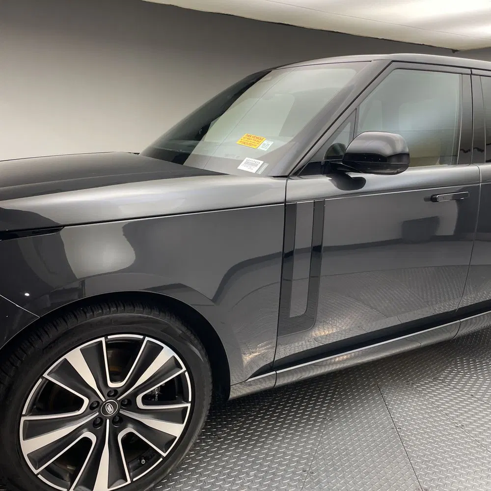 2025 Land Rover Range Rover SE P550e