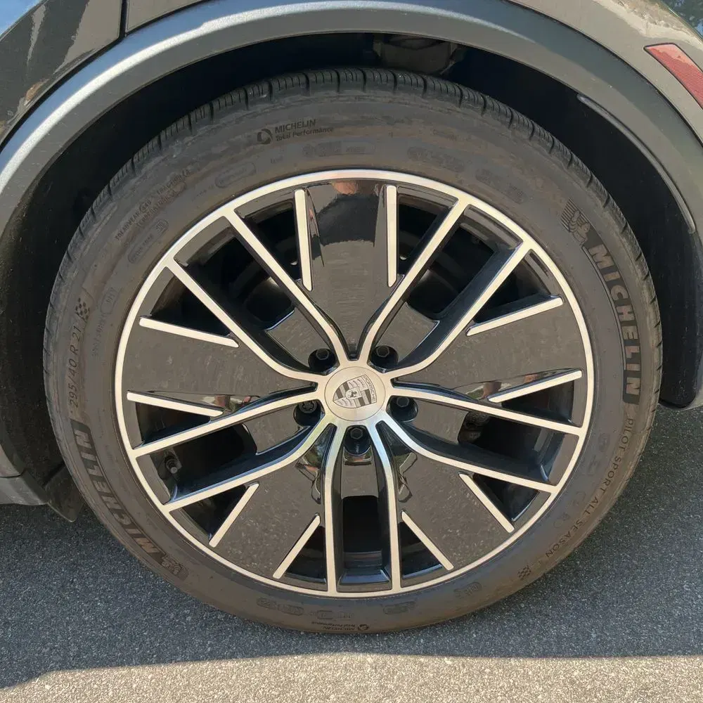 2024 Porsche Macan EV 4
