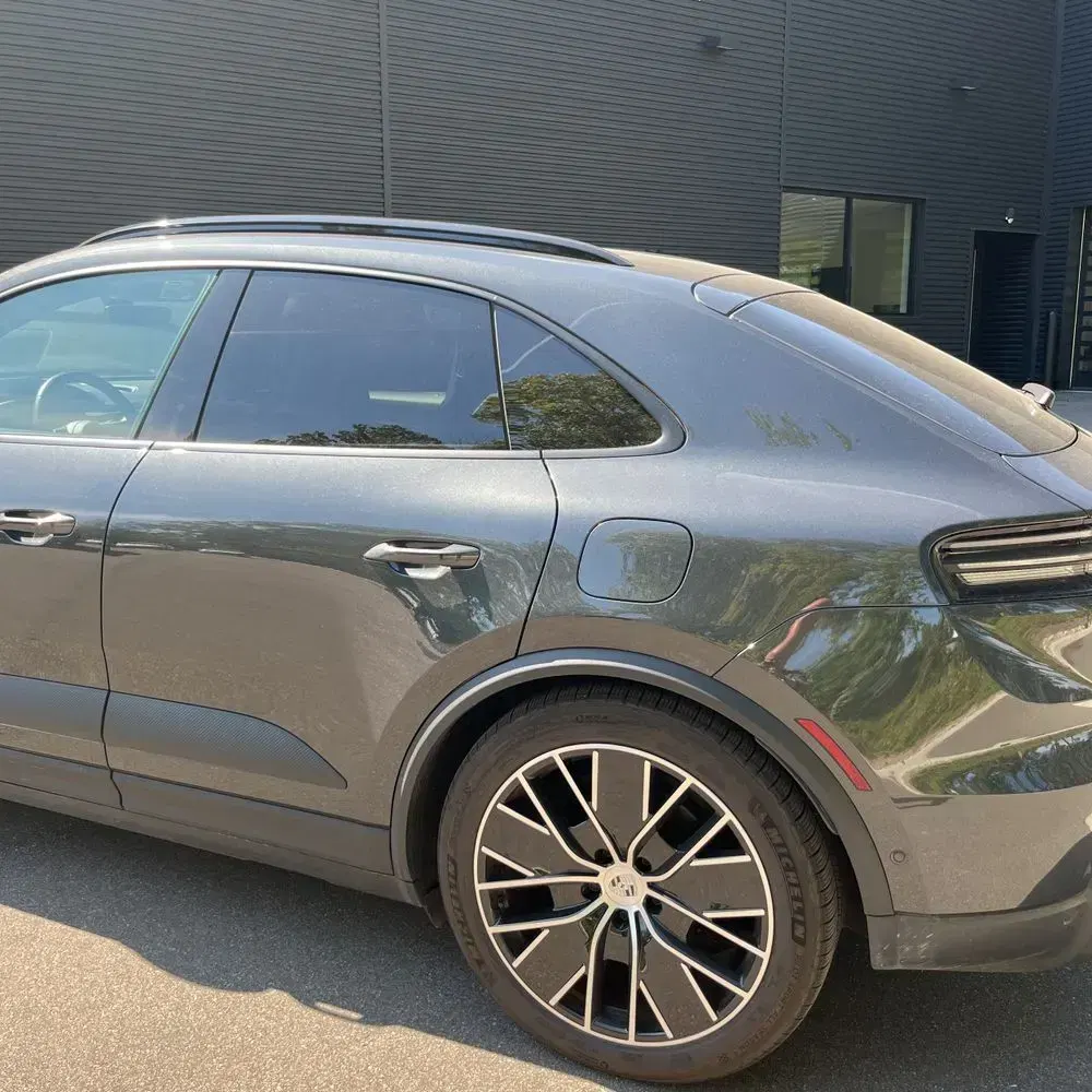 2024 Porsche Macan EV 4