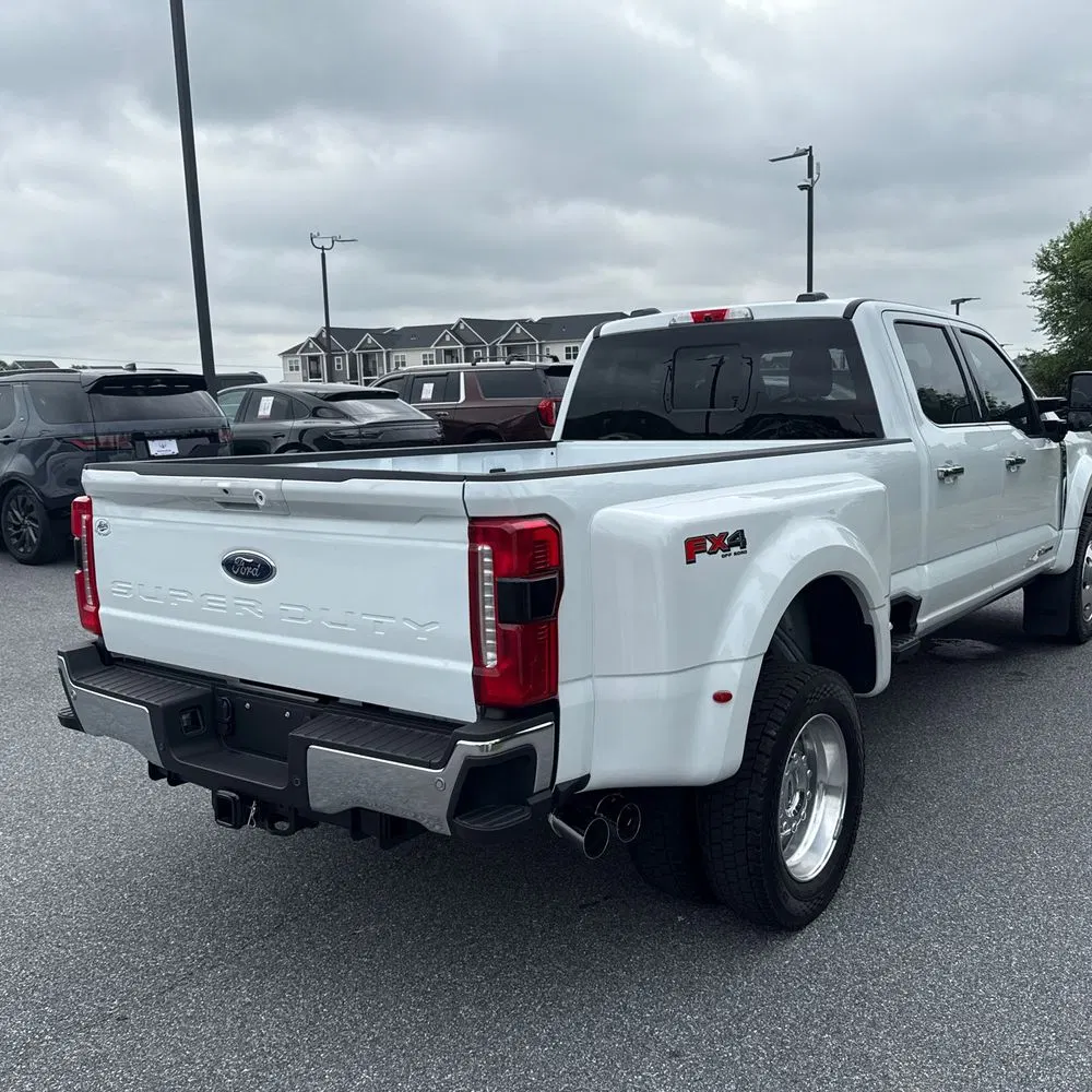 2025 Ford F-450 Super Duty Lariat