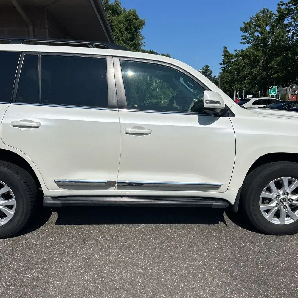 2019 Toyota Land Cruiser Base