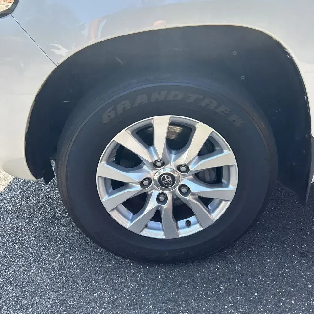 2019 Toyota Land Cruiser Base