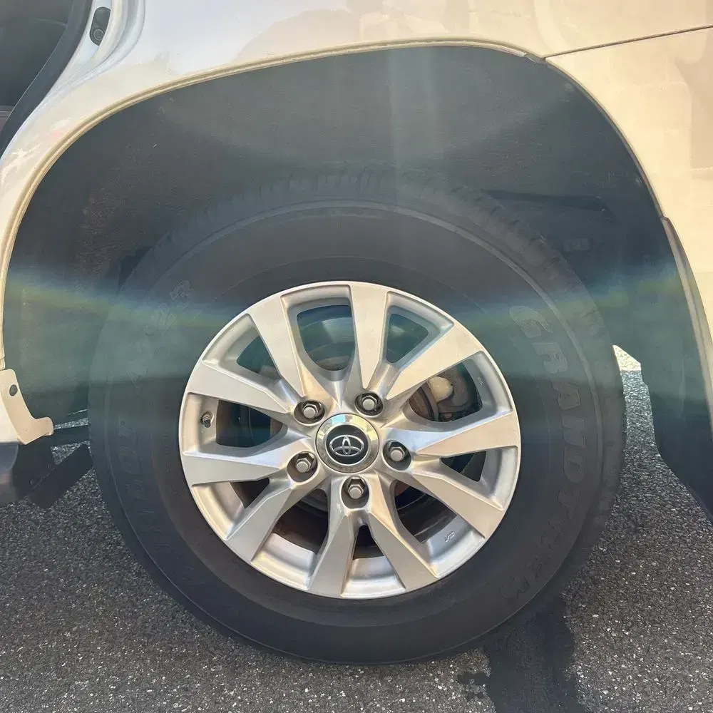 2019 Toyota Land Cruiser Base