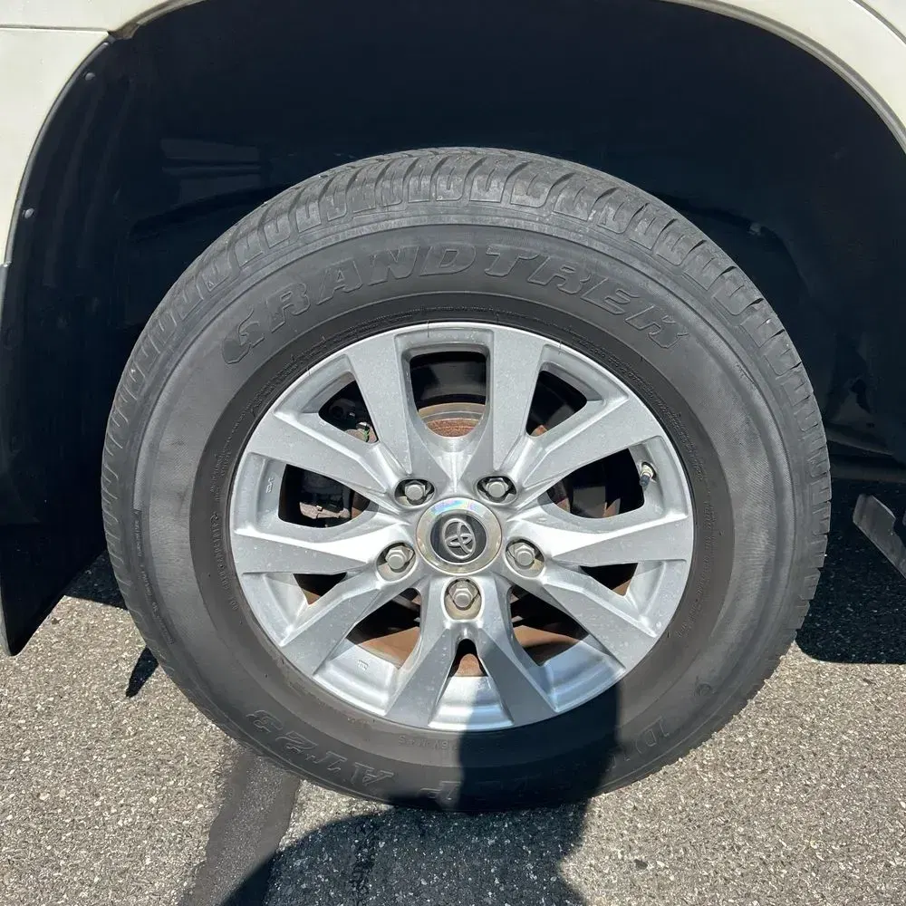 2019 Toyota Land Cruiser Base
