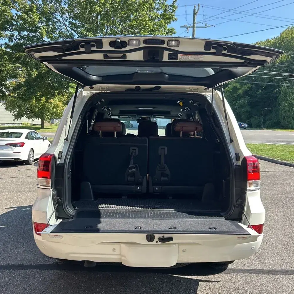2019 Toyota Land Cruiser Base
