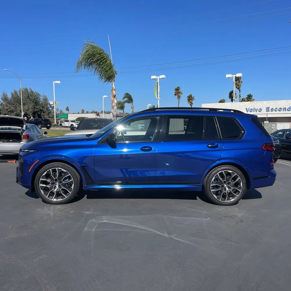2025 BMW X7 M60i