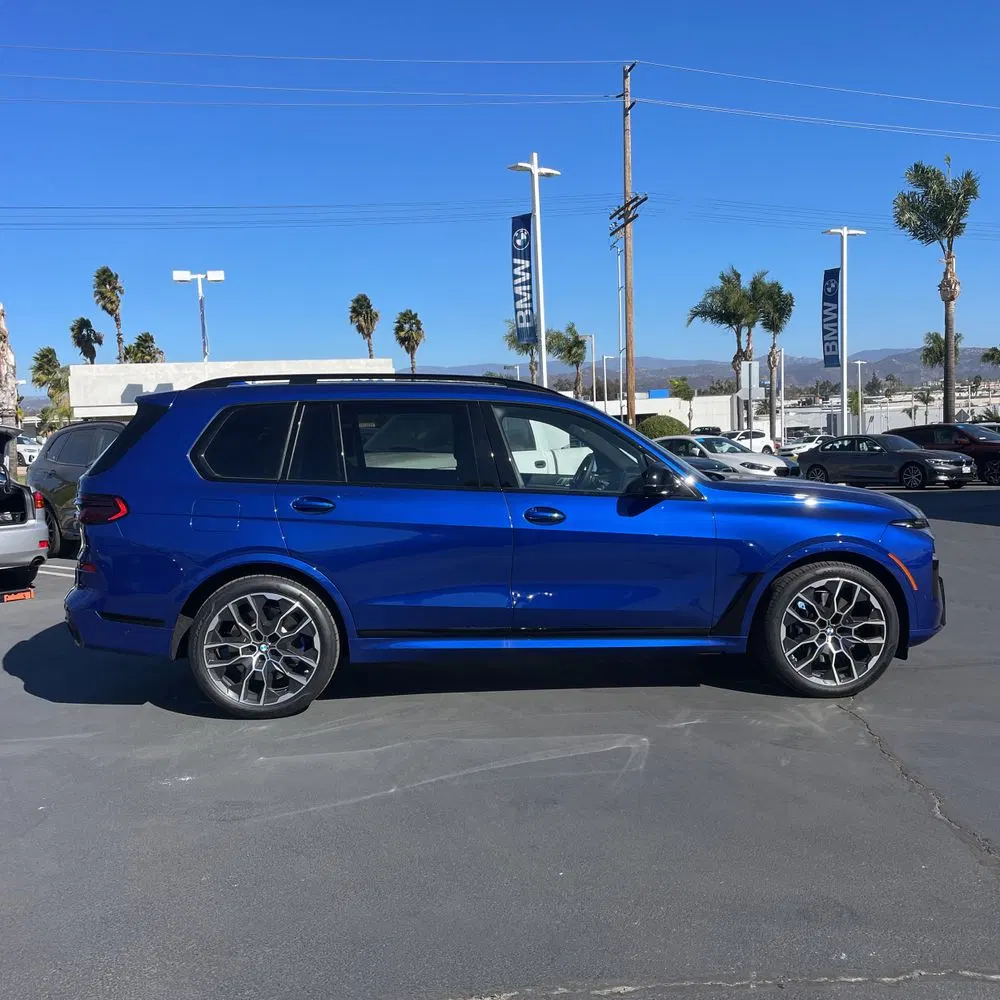 2025 BMW X7 M60i