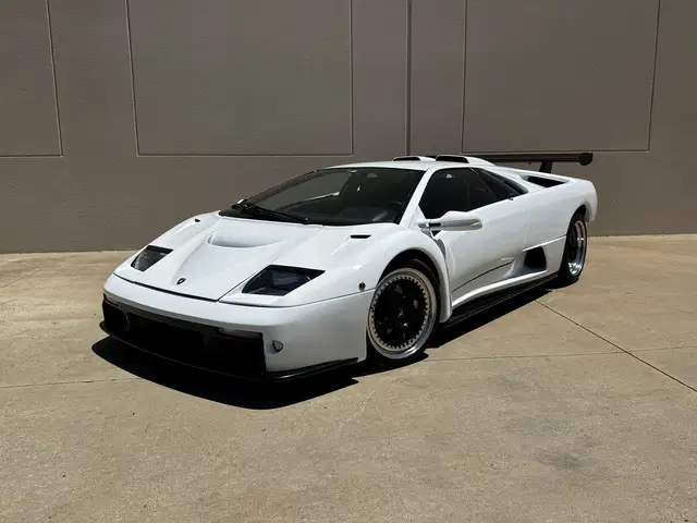 1991 Lamborghini Diablo - $124k+ in Recent Service, Gated 5-Speed Manual, 16k Miles Shown, U.S. Title