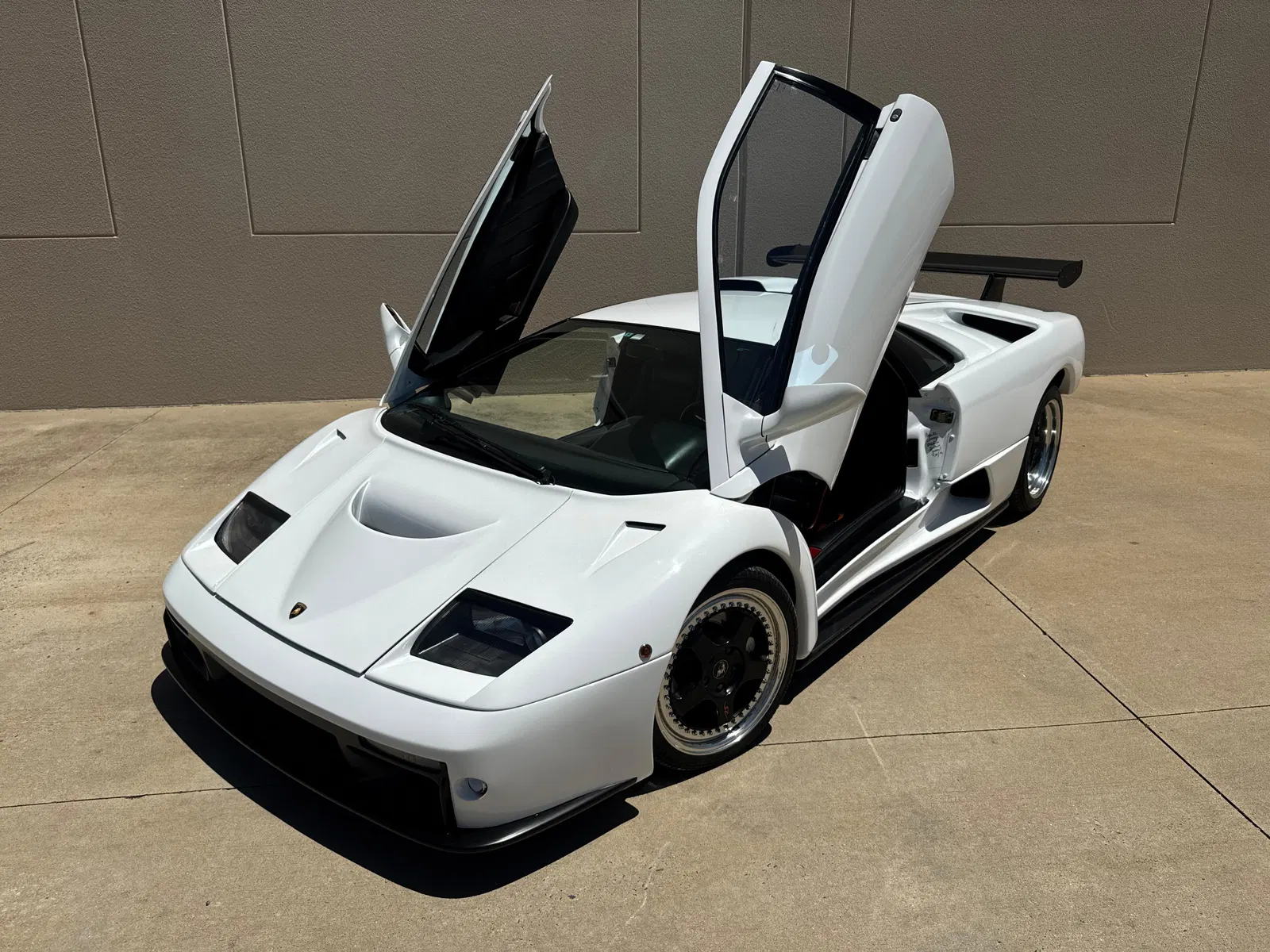 1991 Lamborghini Diablo - $124k+ in Recent Service, Gated 5-Speed Manual, 16k Miles Shown, U.S. Title