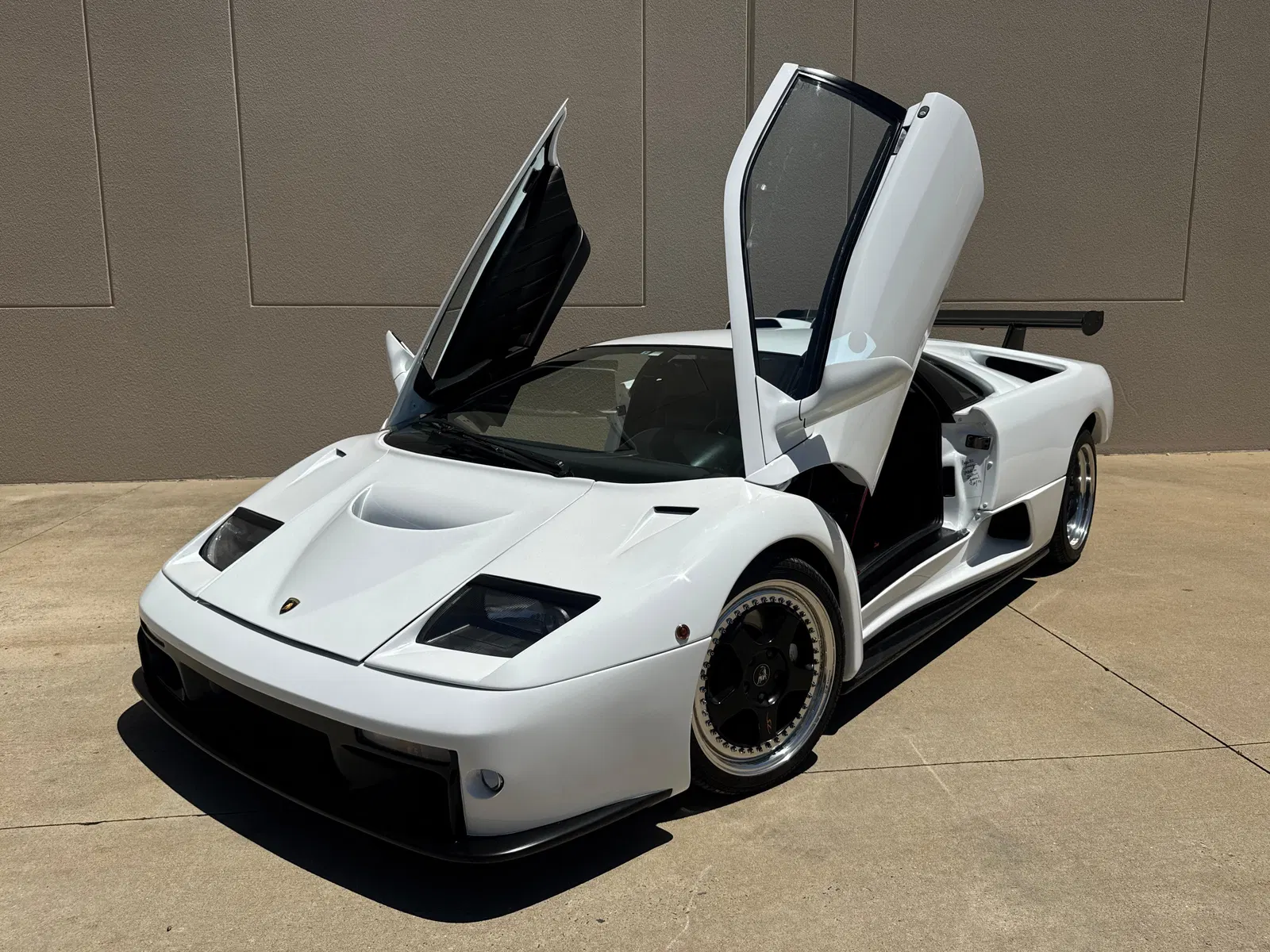 1991 Lamborghini Diablo - $124k+ in Recent Service, Gated 5-Speed Manual, 16k Miles Shown, U.S. Title