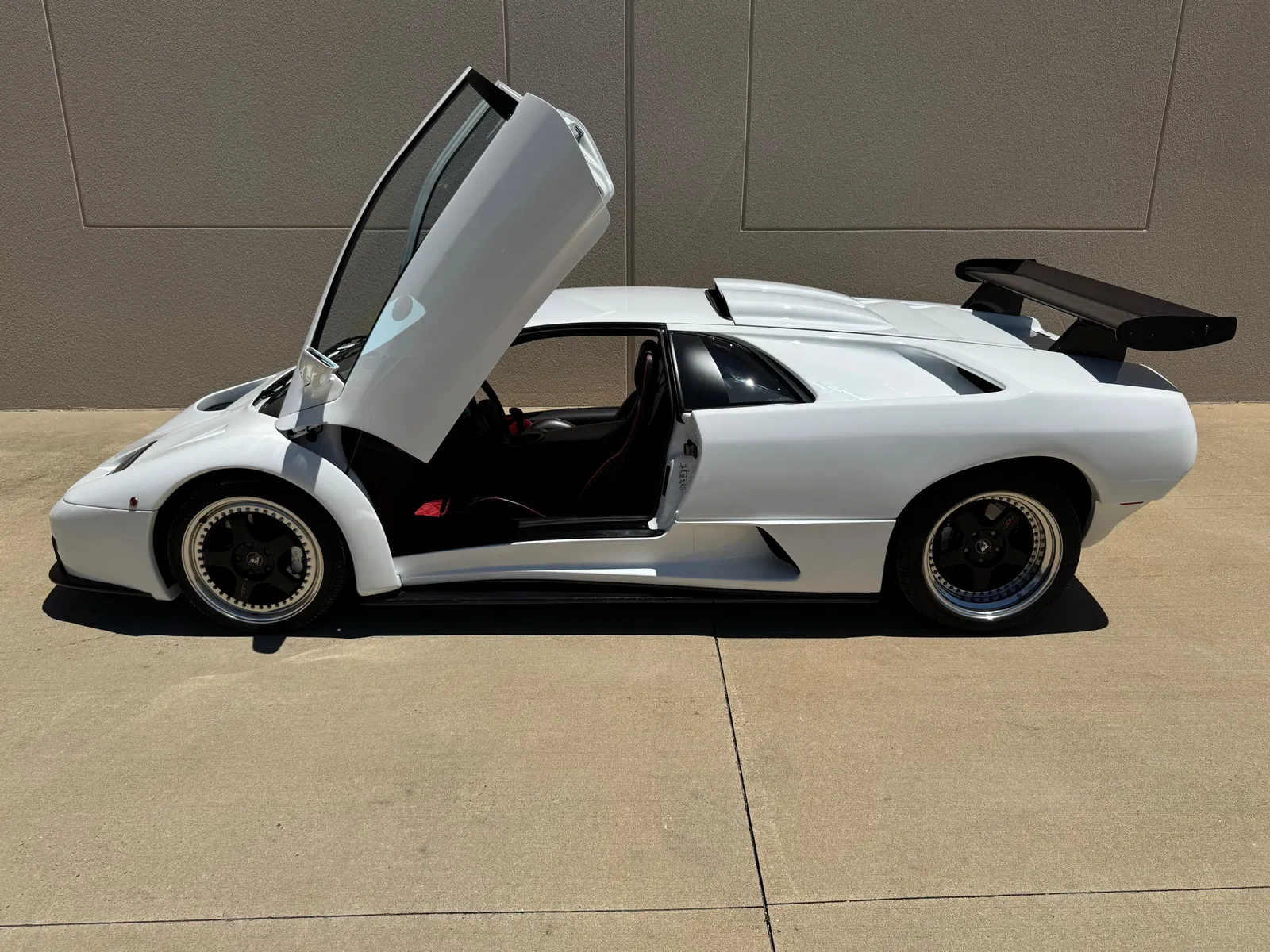 1991 Lamborghini Diablo - $124k+ in Recent Service, Gated 5-Speed Manual, 16k Miles Shown, U.S. Title