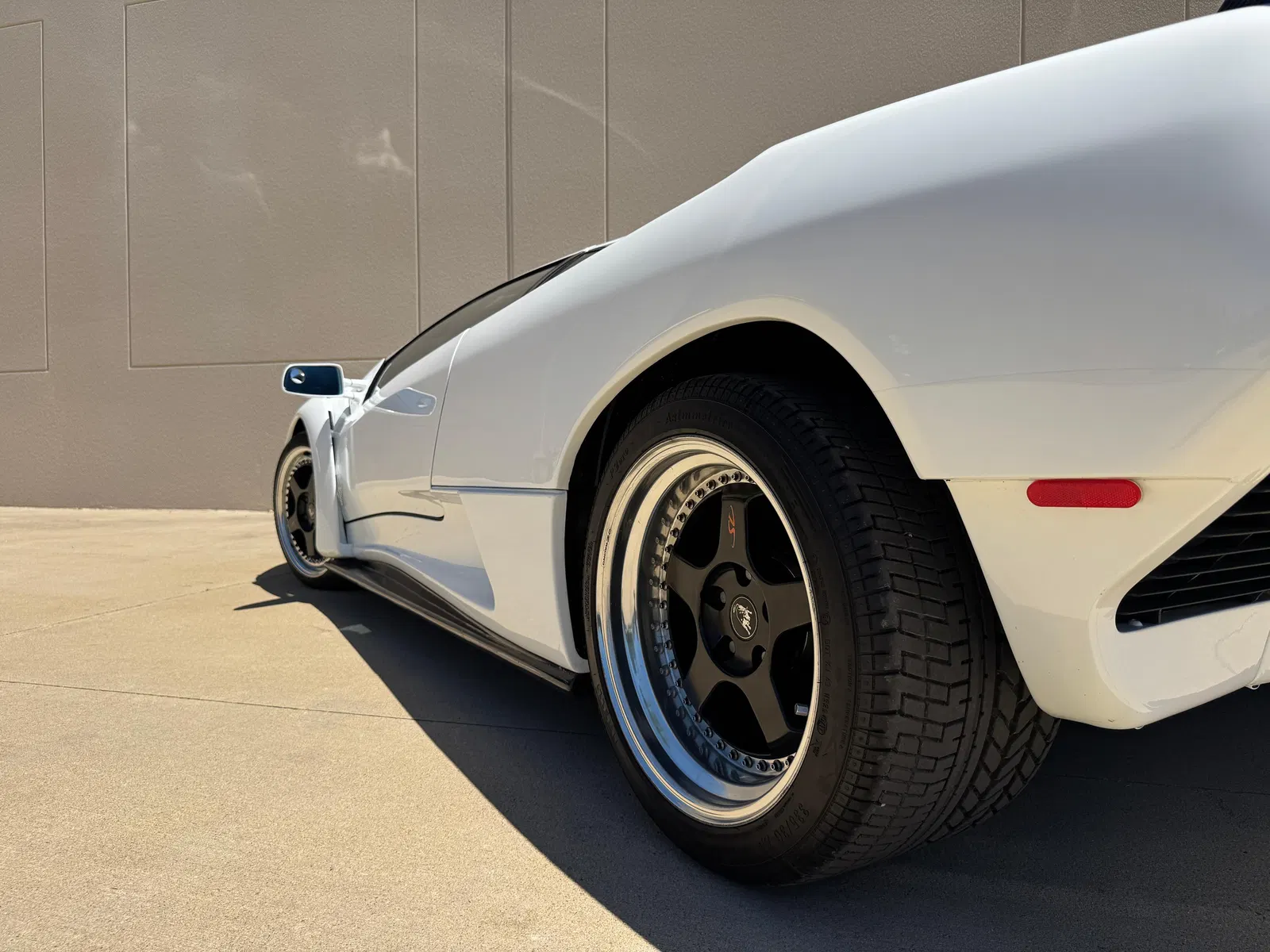 1991 Lamborghini Diablo - $124k+ in Recent Service, Gated 5-Speed Manual, 16k Miles Shown, U.S. Title